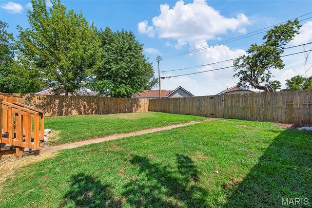 8640 S Grand Avenue, St Louis, MO 63125