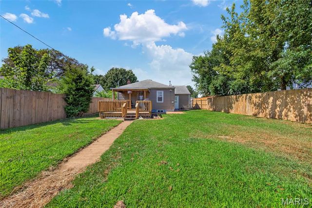 8640 S Grand Avenue, St Louis, MO 63125