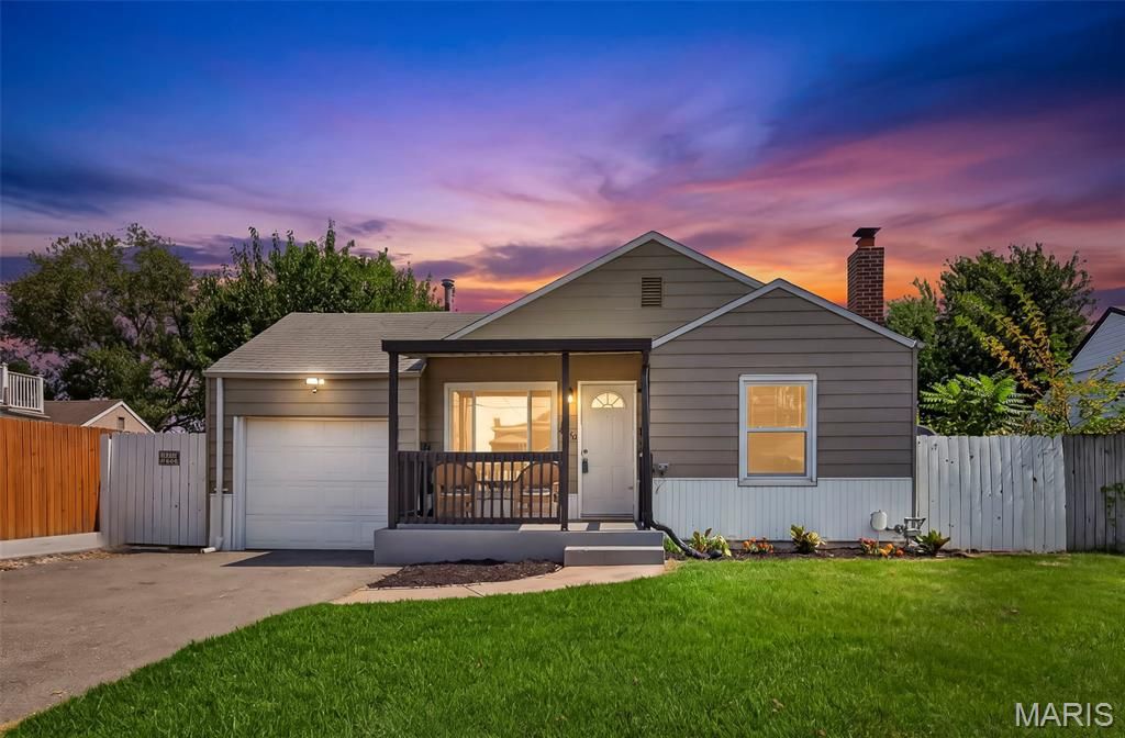 8640 S Grand Avenue, St Louis, MO 63125