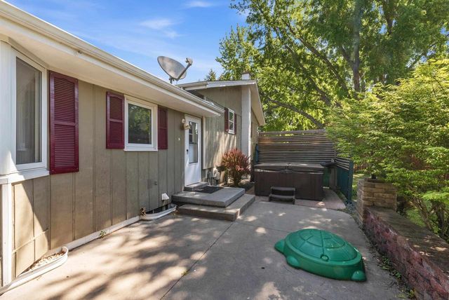 261 CONNIE DRIVE, West Bend, WI 53090