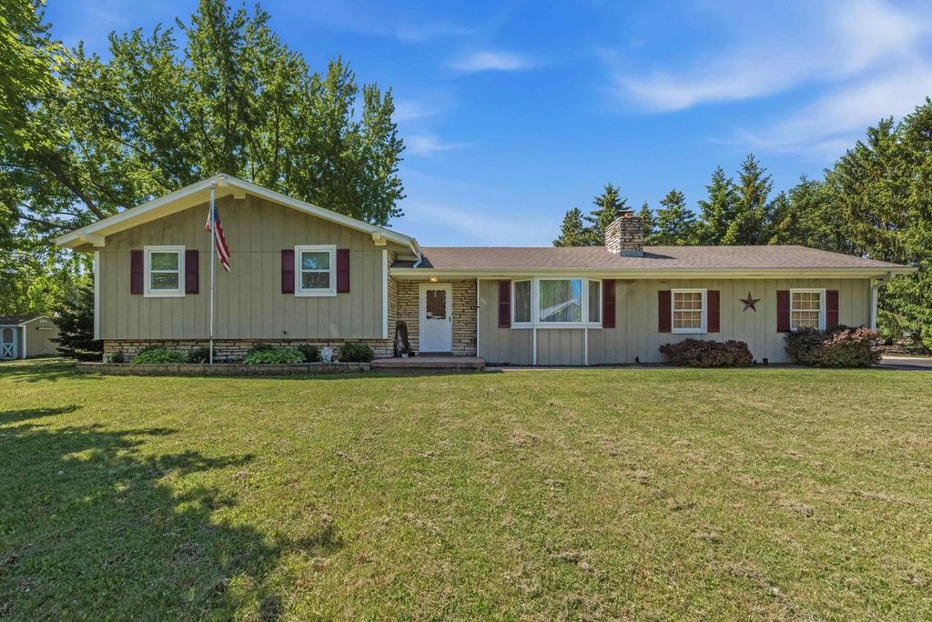 261 CONNIE DRIVE, West Bend, WI 53090