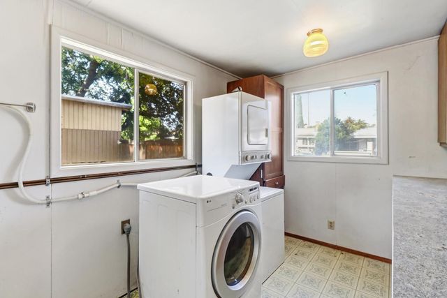 2740 El Caprice Dr, Rancho Cordova, CA 95670
