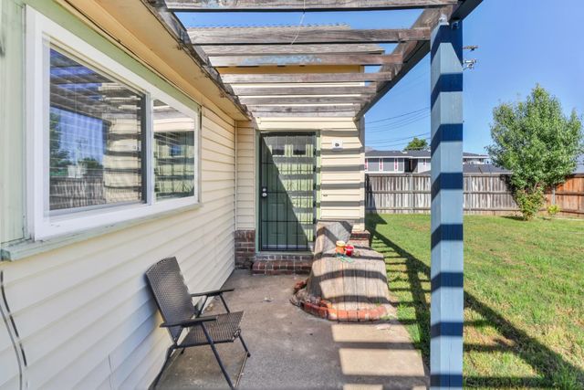 2740 El Caprice Dr, Rancho Cordova, CA 95670