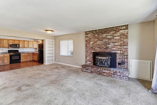 2740 El Caprice Dr, Rancho Cordova, CA 95670