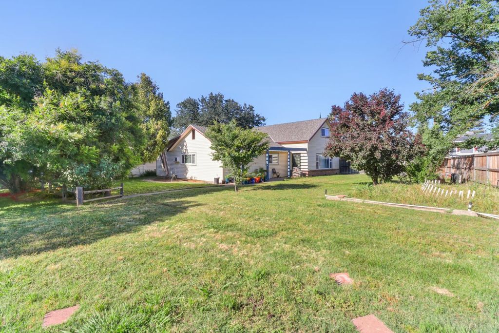 2740 El Caprice Dr, Rancho Cordova, CA 95670