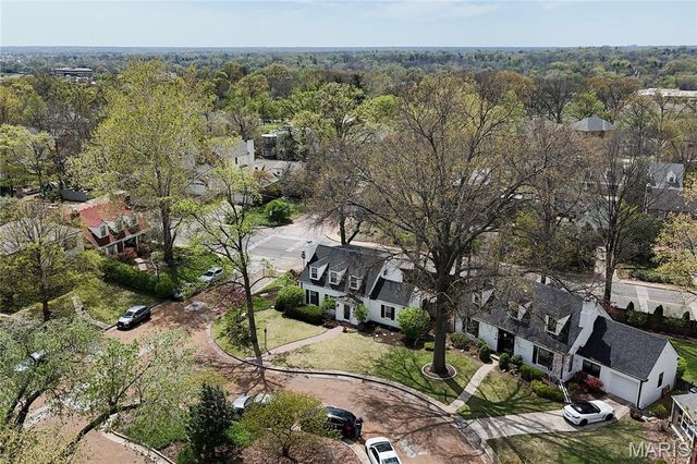 8069 Teasdale, University City, MO 63130