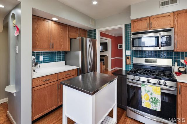 8069 Teasdale, University City, MO 63130