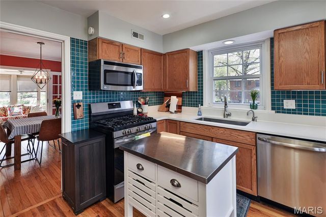 8069 Teasdale, University City, MO 63130