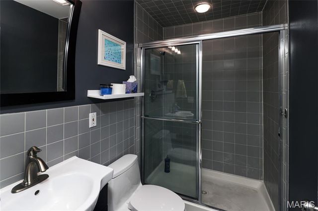 8069 Teasdale, University City, MO 63130