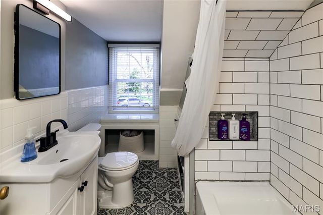 8069 Teasdale, University City, MO 63130