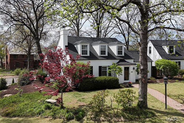 8069 Teasdale, University City, MO 63130