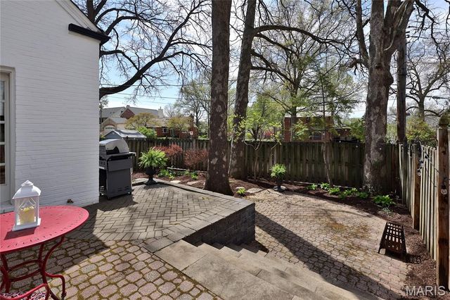 8069 Teasdale, University City, MO 63130