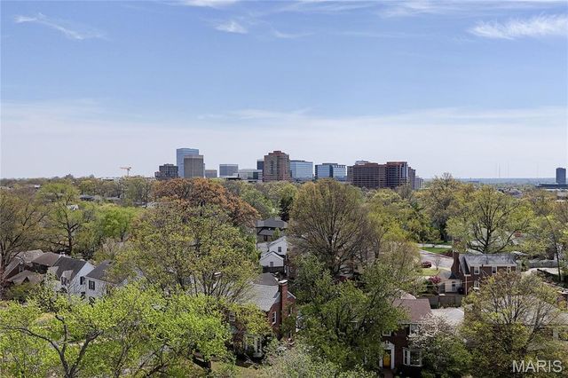8069 Teasdale, University City, MO 63130