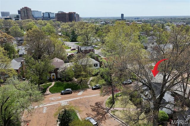 8069 Teasdale, University City, MO 63130