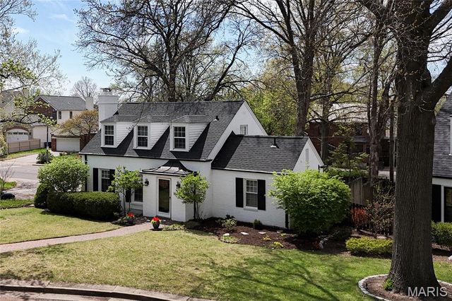 8069 Teasdale, University City, MO 63130