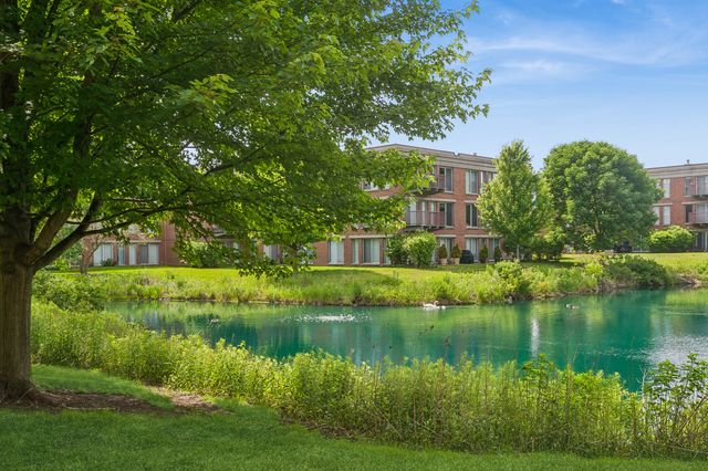 402 Kelburn Road 323, Deerfield, IL 60015