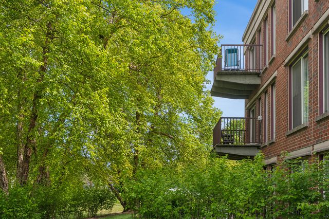 402 Kelburn Road 323, Deerfield, IL 60015