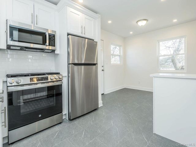 2B Jefferson Court, Roslyn Heights, NY 11577