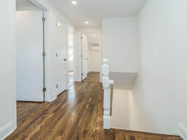 2B Jefferson Court, Roslyn Heights, NY 11577