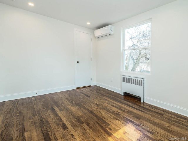 2B Jefferson Court, Roslyn Heights, NY 11577