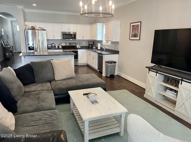 13512 Park Springs Ln, Louisville, KY 40245