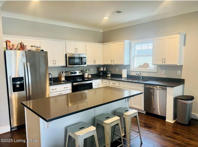 13512 Park Springs Ln, Louisville, KY 40245