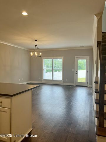 13512 Park Springs Ln, Louisville, KY 40245