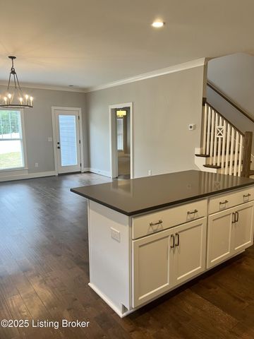 13512 Park Springs Ln, Louisville, KY 40245