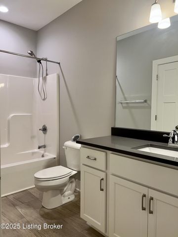 13512 Park Springs Ln, Louisville, KY 40245