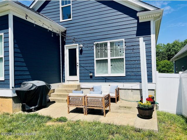13512 Park Springs Ln, Louisville, KY 40245
