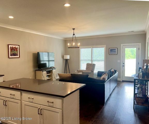 13512 Park Springs Ln, Louisville, KY 40245