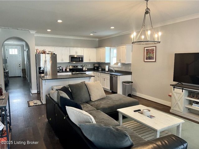 13512 Park Springs Ln, Louisville, KY 40245