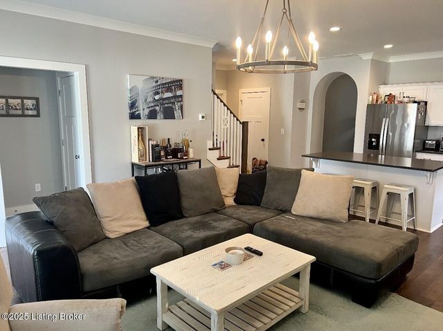 13512 Park Springs Ln, Louisville, KY 40245