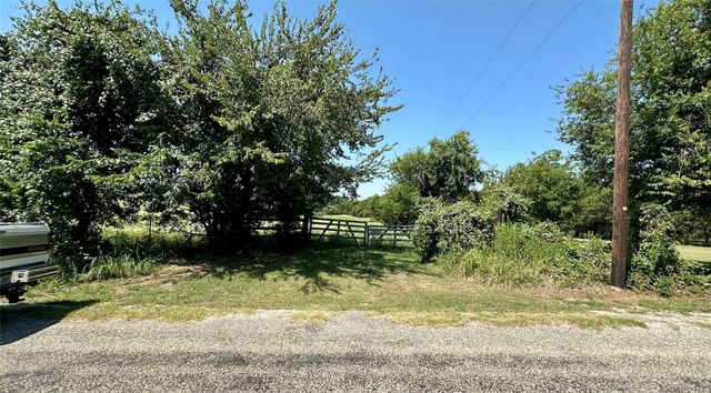 8401 County Rd 305, Grandview, TX 76050