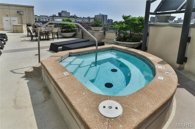 4909 Laclede Avenue 1205, St Louis, MO 63108
