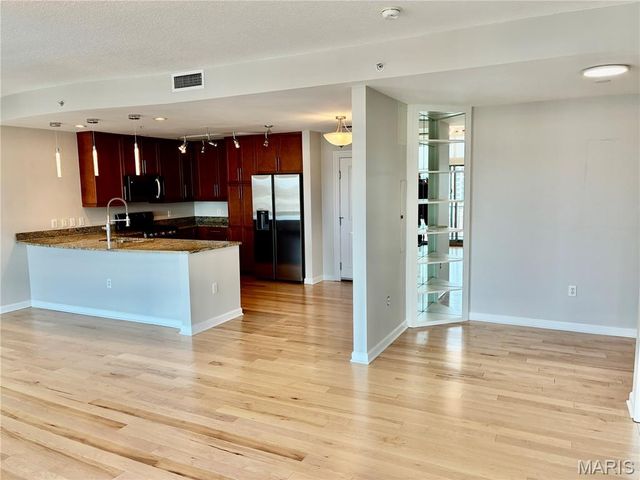 4909 Laclede Avenue 1205, St Louis, MO 63108