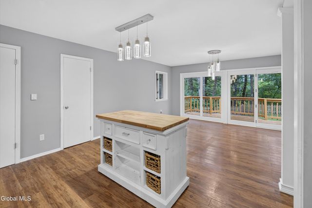 8 Cedarcrest Drive, Wilton, NY 12866