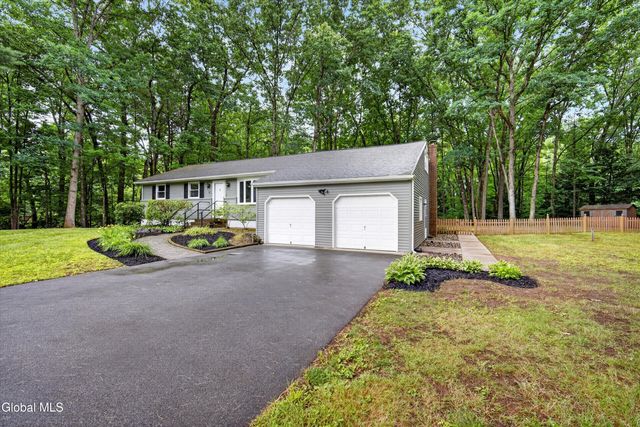 8 Cedarcrest Drive, Wilton, NY 12866