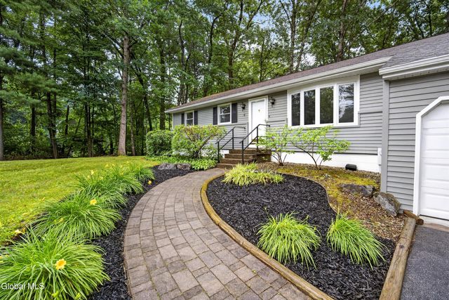 8 Cedarcrest Drive, Wilton, NY 12866