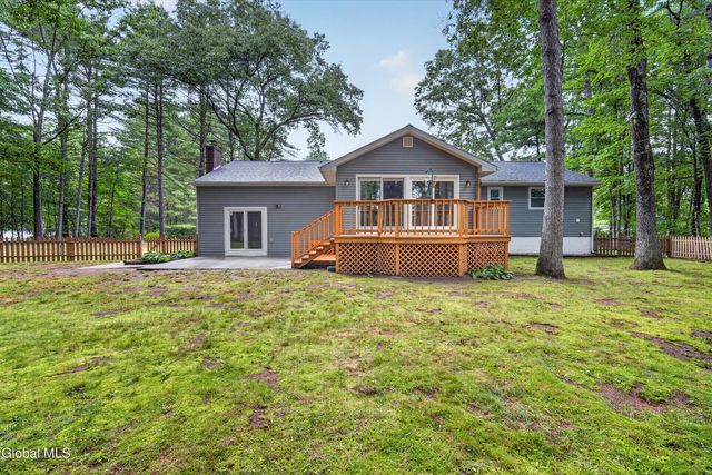 8 Cedarcrest Drive, Wilton, NY 12866