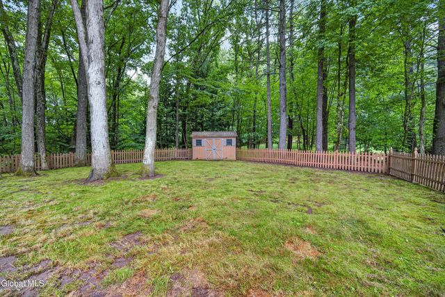 8 Cedarcrest Drive, Wilton, NY 12866