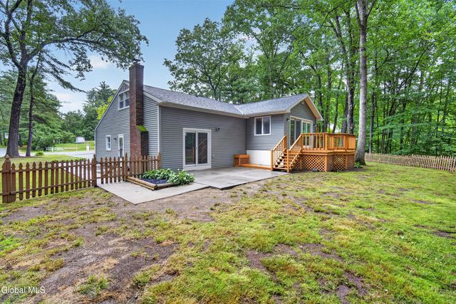 8 Cedarcrest Drive, Wilton, NY 12866