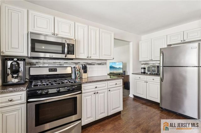61 Wickom Avenue, Hamilton, NJ 08690