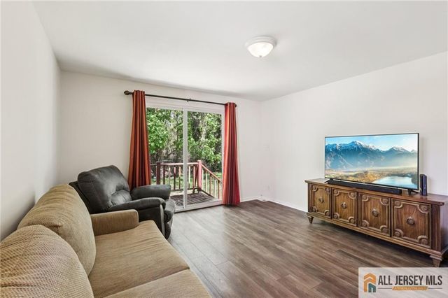 61 Wickom Avenue, Hamilton, NJ 08690
