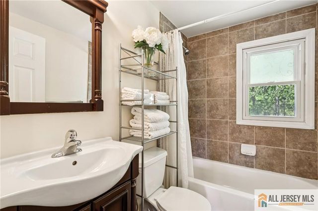 61 Wickom Avenue, Hamilton, NJ 08690