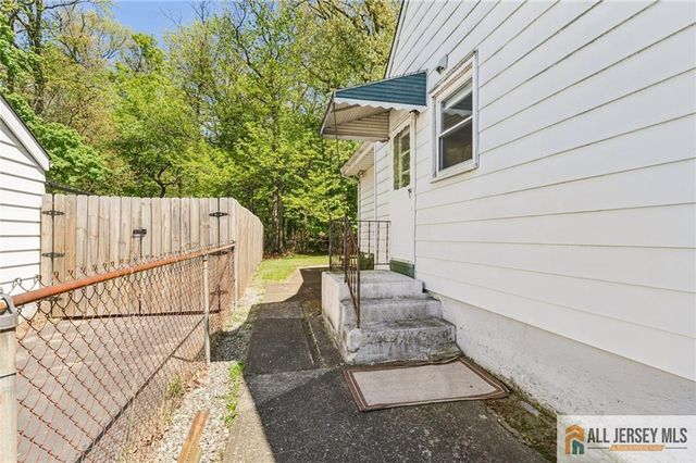61 Wickom Avenue, Hamilton, NJ 08690