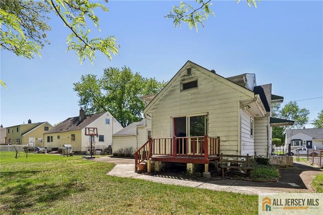 61 Wickom Avenue, Hamilton, NJ 08690