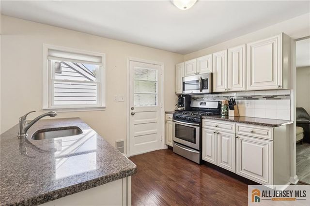 61 Wickom Avenue, Hamilton, NJ 08690