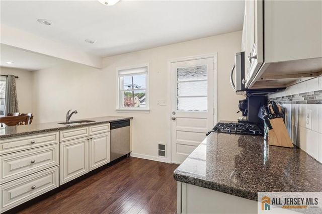 61 Wickom Avenue, Hamilton, NJ 08690