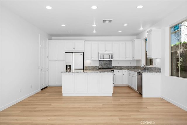 206 Bright Poppy, Irvine, CA 92618